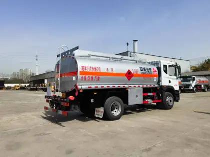 Dongfeng Huashen T5 10-ton oil tanker