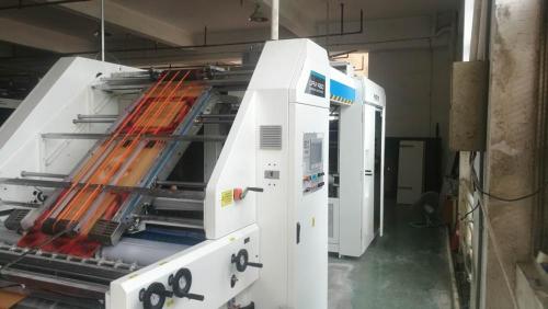 ZGFM High Speed ​​Automatic Flute Laminator/Cardboard Golfde fluitlamineermachine