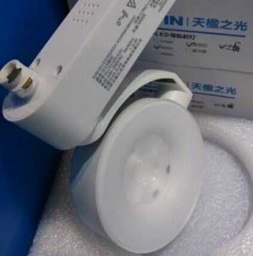 15w 4000k 100-240VAC TRACK LED light
