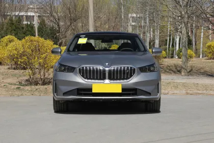 2024 BMW i5 eDrive 35L: Luxury Electric Car with Good Performance