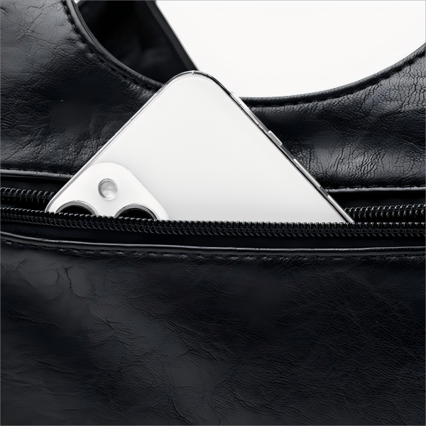 Lady's simple and versatile handbag