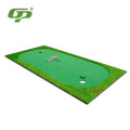 Golf all&#39;aperto che mette compagni di golf del tappeto verde