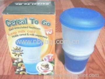 Durable Plastic Salad Cup With Spoon/breakfast Cup /cereal And Milk Separately Cup
