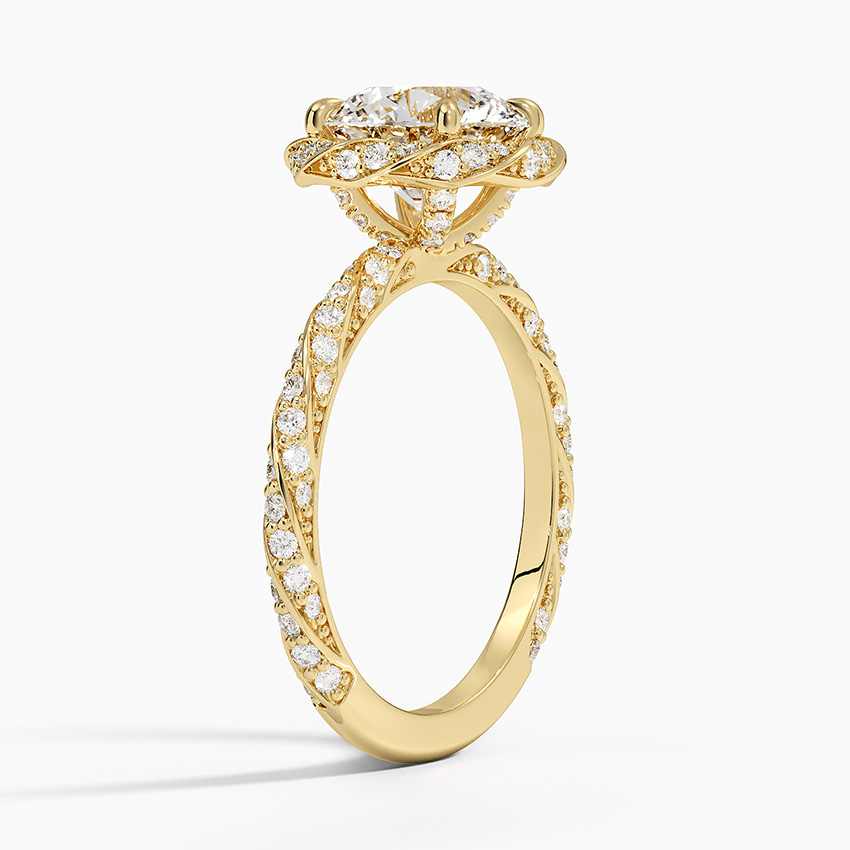 Profile angle ng braided gold lab diamond ring na nagpapakita ng twisted pave shank at elevated na setting
