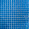 Piastrella piscina iridescente in mosaico in vetro di colore blu