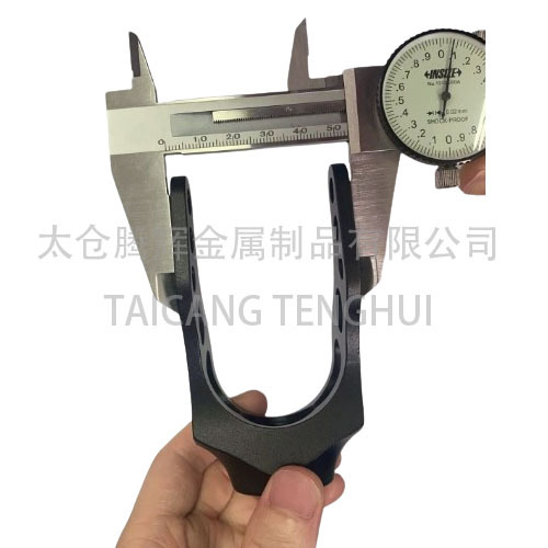 O garfo dianteiro de braço duplo com rolamentos