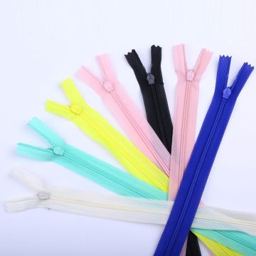 Cremalleras de separación de nylon apretadas al por mayor para el suéter