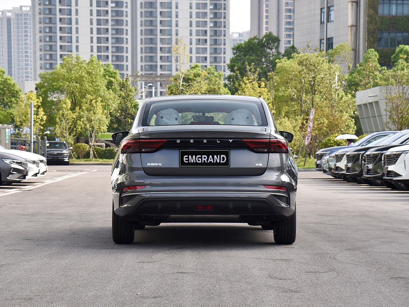 Geely Emgrand Affordable Sedan with Good Fuel Economy