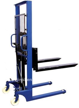 telescopic forklift