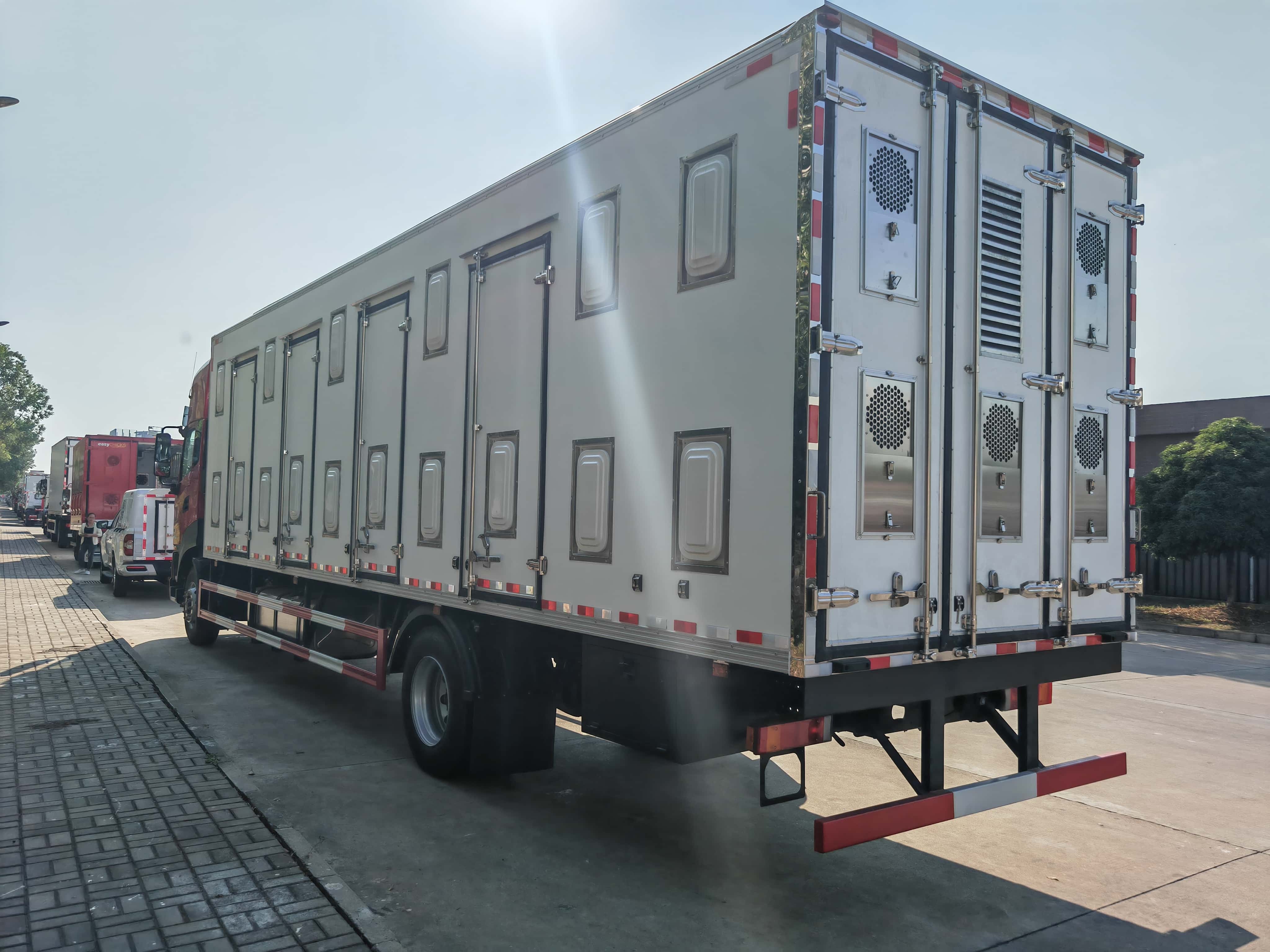 Dongfeng brand 4X2 animal baby transport vehicle