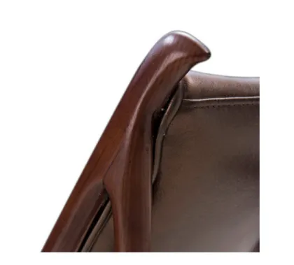 Replica Chieftains Chair Leisure Solid Wood Leather Sofa