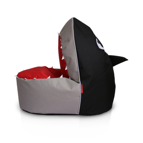 dziecięca torebka fasolowa w kształcie rekina w kolorze czarnym