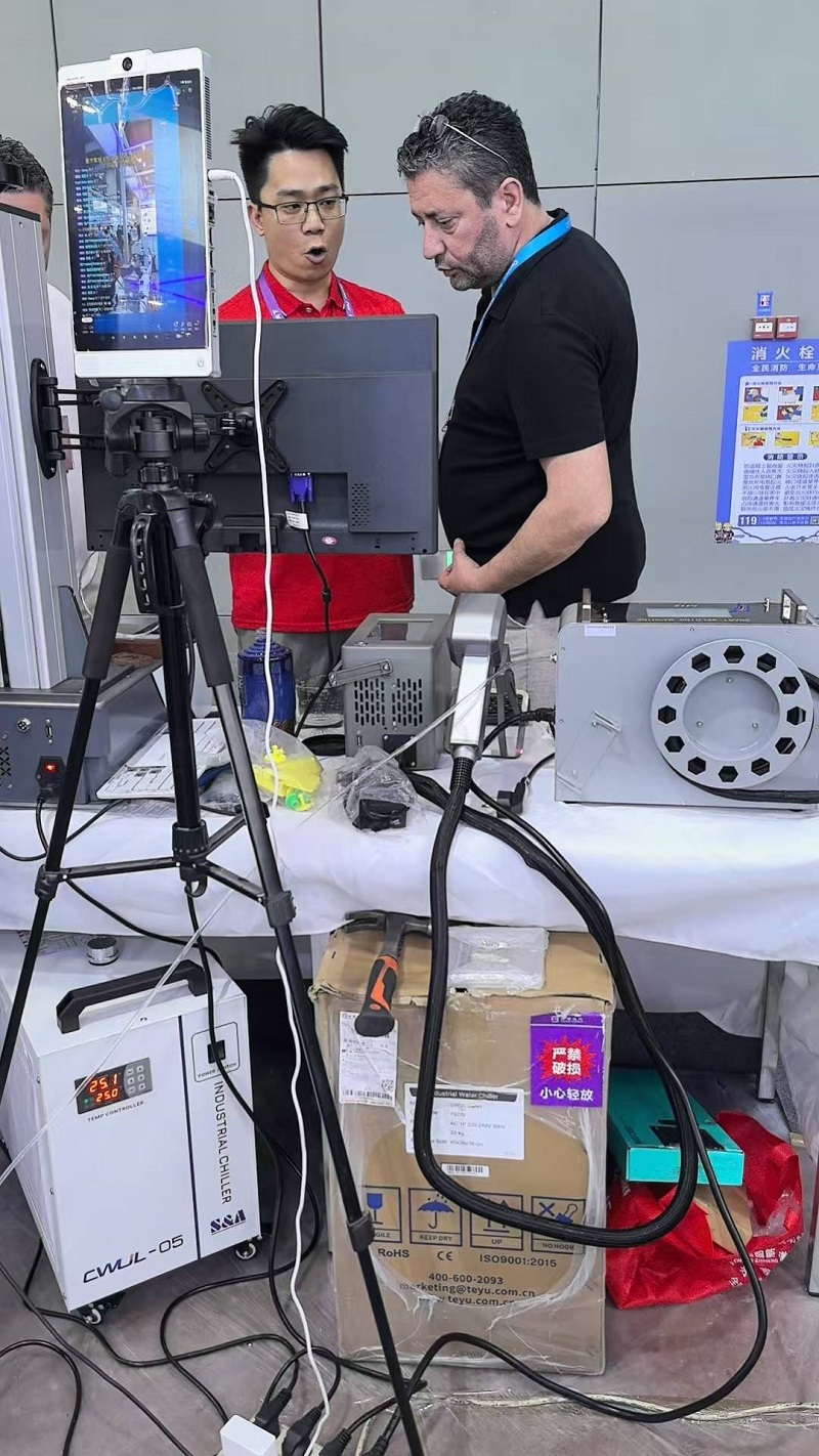 On the first day of the Canton Fair, the initial intelligent new energy battery laser welding machine and electric marking machine became the focus!