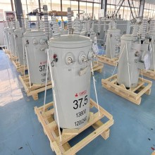 Трансформатор на опоре мощностью 37,5 кВА, 13800 В