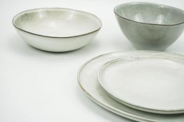 Reactive glazed stoneware dinner set in light grey