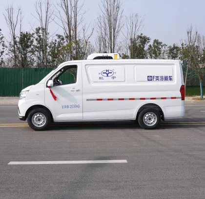 Changan Ruihang M80 refrigerated truck