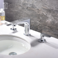 Rubinetto per lavabo in ottone con acqua calda e fredda