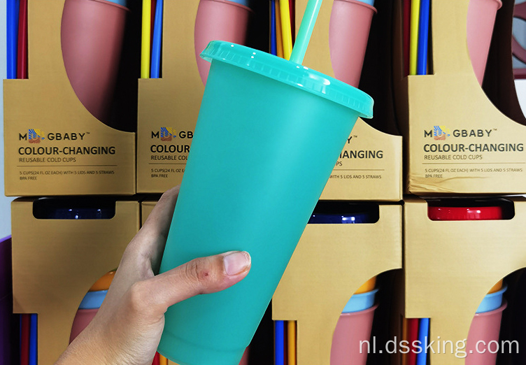 Aangepaste kleurveranderende beker herbruikbaar plastic magere tumbler plastic beker met stro