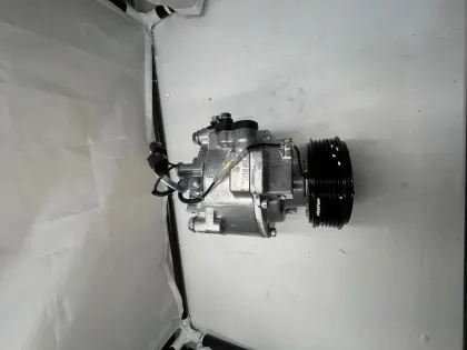 Mitsubishi Lancer Car Air Conditioning Compressor AKS200A413C 2.0L