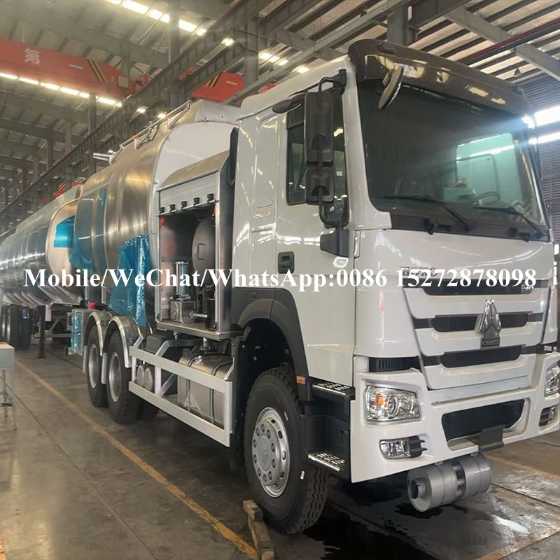 Aircraft Refueling Truck (5)