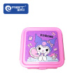 子供用プラスチック製の食事板とランチボックス