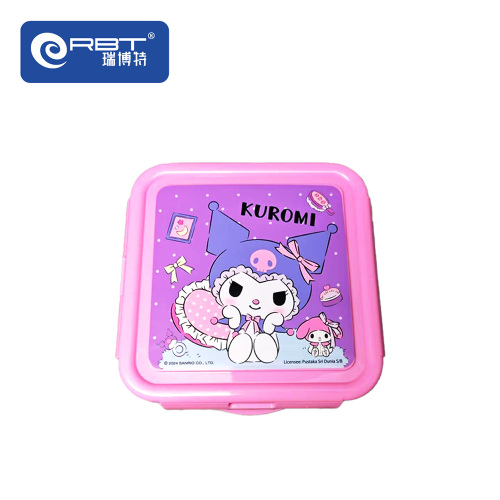 子供用プラスチック製の食事板とランチボックス
