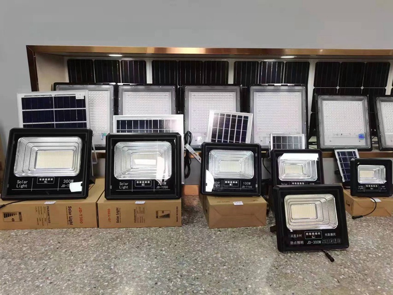 1 Solar Flood Light 1 Solar Flood Light