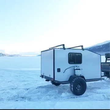 Trailer de campista de camping de viagem fora da caravana da estrada