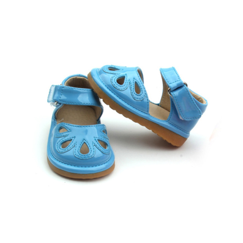 Chegaram novas sandálias de borracha azuis ocas de qualidade perfeita
