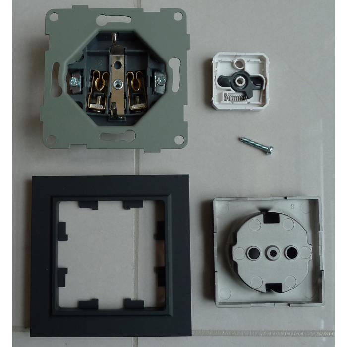 Stopkontak dinding standar Eropa desain klasik