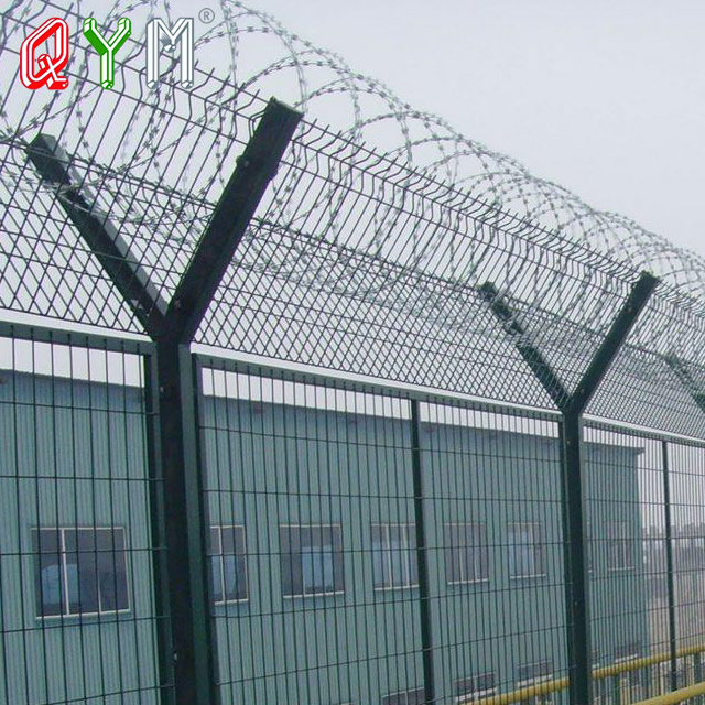 Забор аэропорта безопасности с помощью бритвы