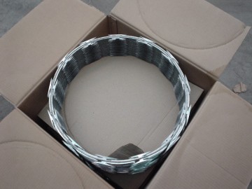 Electro Galvanized Iron Barbed Razor Wire Fence (anjia-535)