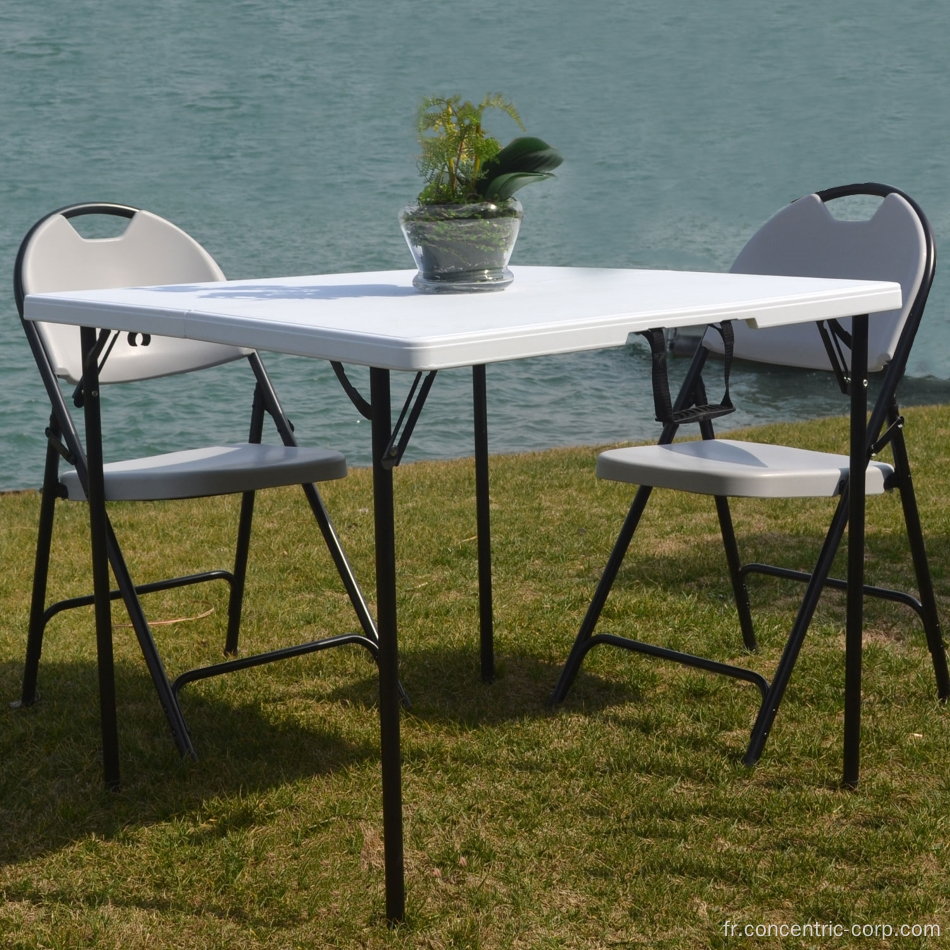 Table carrée bi-pli en plastique de 2,9 pieds