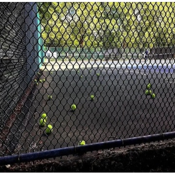esporte esportivo de tênis cercando