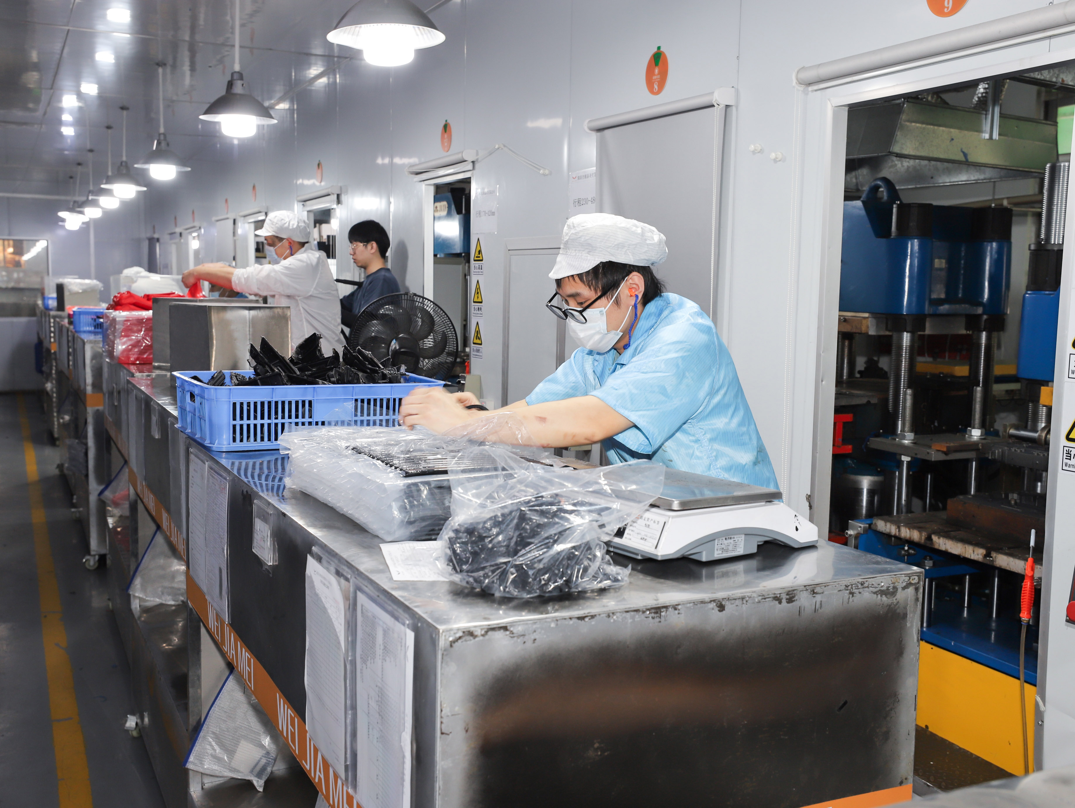 Images of employees wearing masks and earmuffs 1