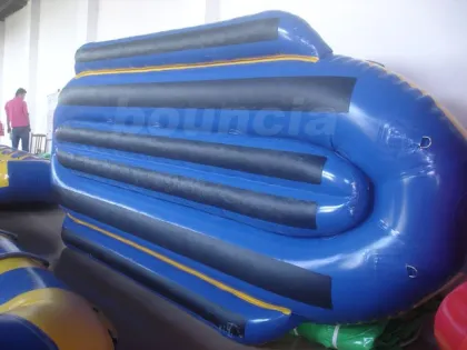 0.9mm Pvc Inflatable Banana Boat  Bb16 With Reinforced Base