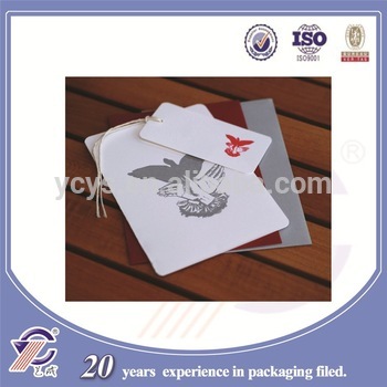 Plain white paper hang tags, made of recycled paperboard, custom designs of paper hang tag are welcome