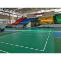 Pavimento desportivo de badminton verde com linhas de jogo brancas