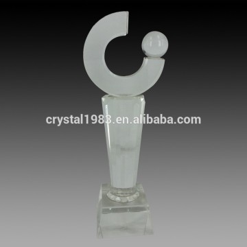 Personalization china crystal trophies k9 optical glass C shape with ball engraving