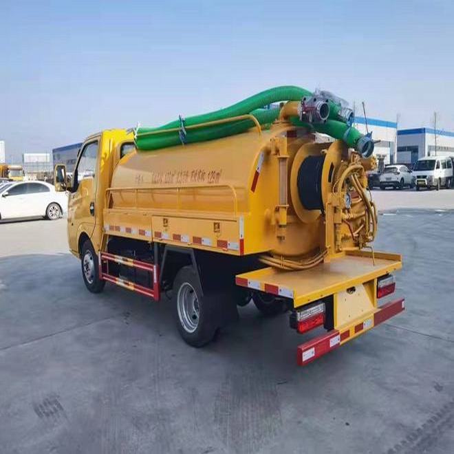 2000L فراغ مياه الصرف الصحي شاحنة