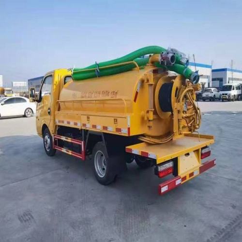 2000L Vacuum sewage suction truck