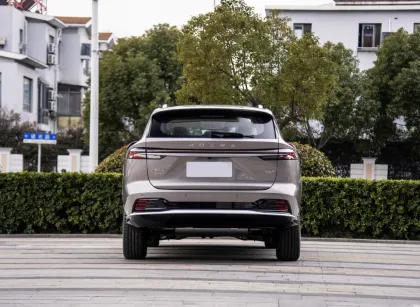 Roewe D5X DMH: China's Affordable New Energy Hybrid SUV