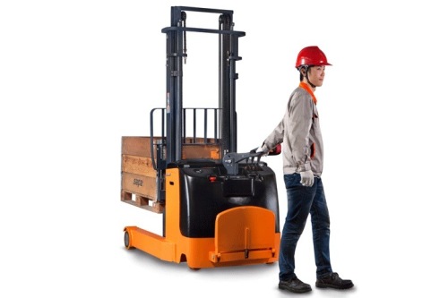 Kapasitas Beban Electric Reach Stacker dengan 2ton