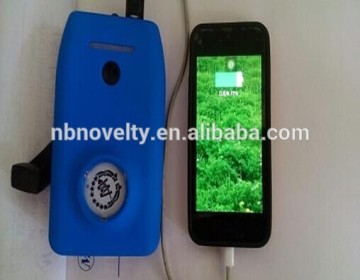 Hand crank rechargeable power source
