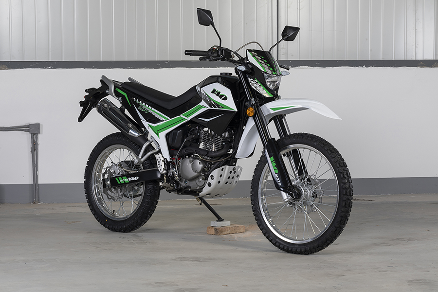 دراجة نارية للإزاحة 200cc