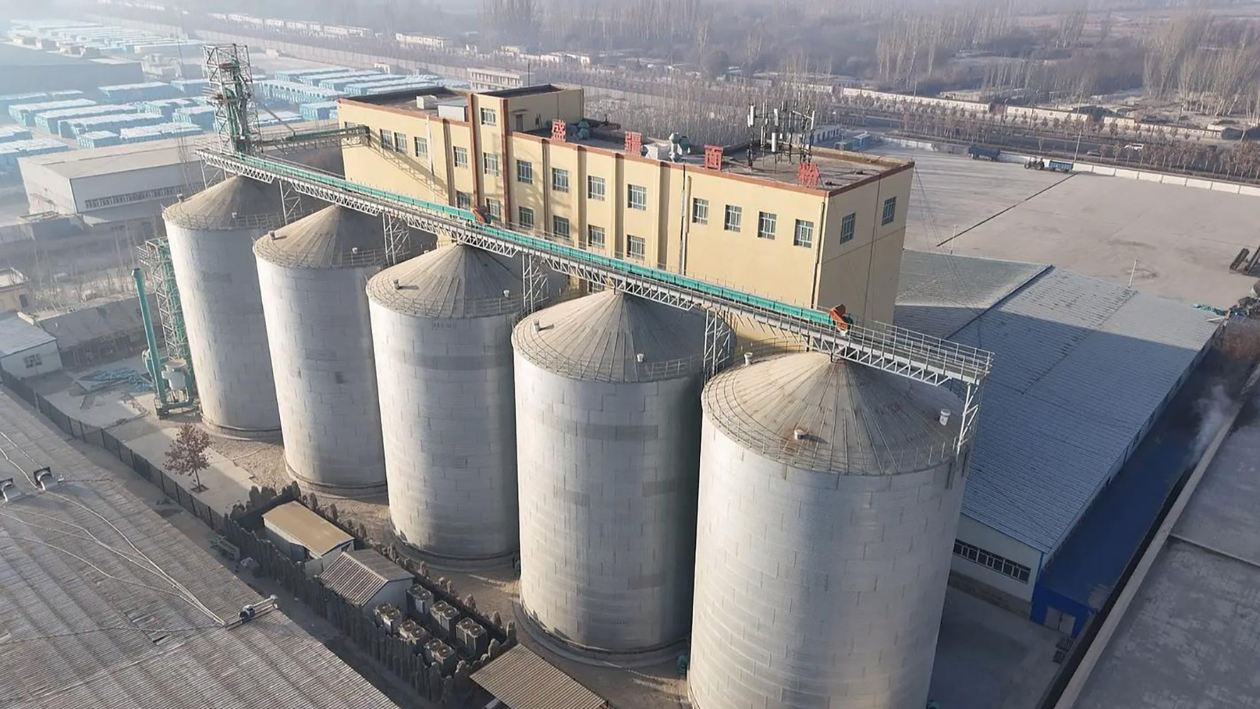 Raw material silos for the metallurgical industry