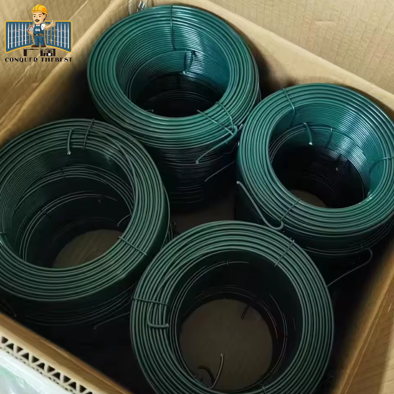Rotoli di filo rivestito in PVC di alta qualità con marchio ANJIA per la produzione industriale di recinzioni a maglie di catena e applicazioni di rilegatura commerciale all'ingrosso. Bobina in acciaio ad alta capacità con finitura in vinile resistente.