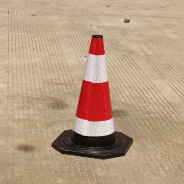 Hot Sale 50 cm Black Vinyl Rubber Traffic Cone with Reflective Strip