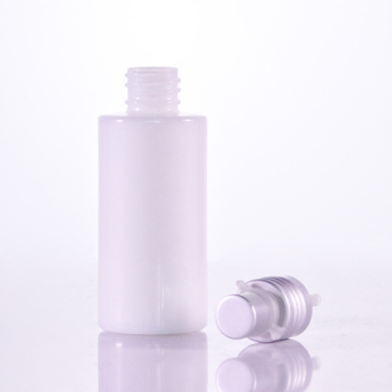 Flat shoulders glass bottle with silver pump