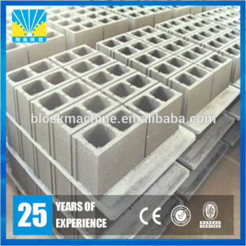 Hydraulic brick making machine cement